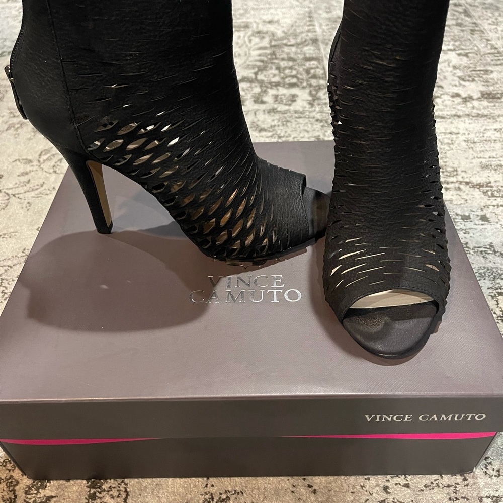 Vince Camuto sandal. Size 6.5.